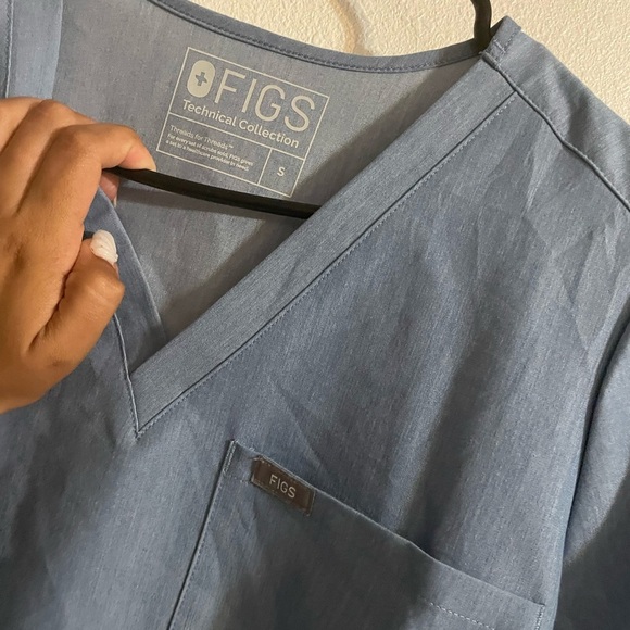 FIGS Catarina One-Pocket Scrub Top - Picture 3 of 3